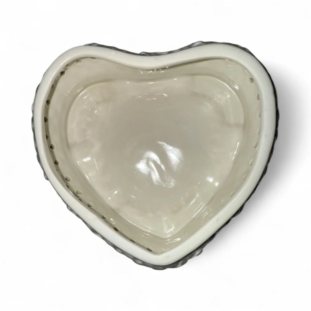 VintageHeart Shaped Ceramic Trinket Box with Rose Lid ♥️♥️♥️